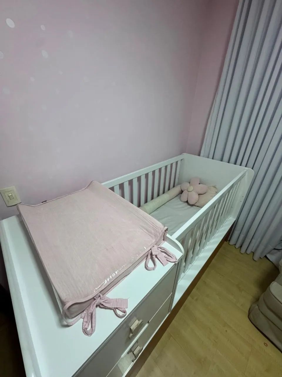 Berço Multifuncional com Cômoda + Colchão - Excelente Estado - R$ 1.200,00 - Foto 2