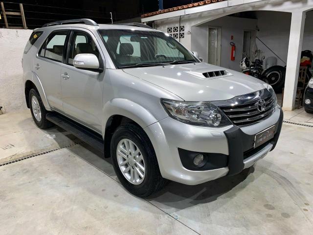 Toyota Hilux SW4 7 lugares 13/13 - Foto 2