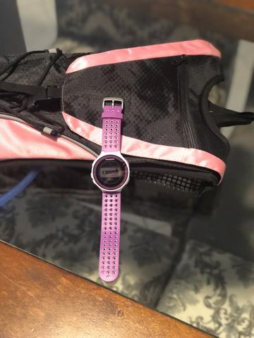 Relógio Garmin forerruner 220 Rosa e mochila de hidratação 2l