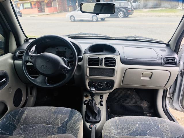 Clio Sedan Expression 1.6 - Foto 12