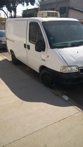 Vende-se Van refrigerada com serviço - Foto 5