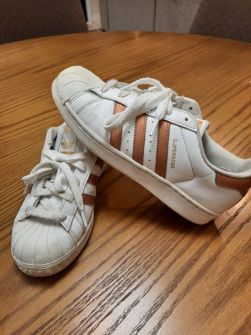 tenis adidas feminino rose gold