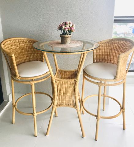 Lindo Jogo de Mesa com 2 Banquetas