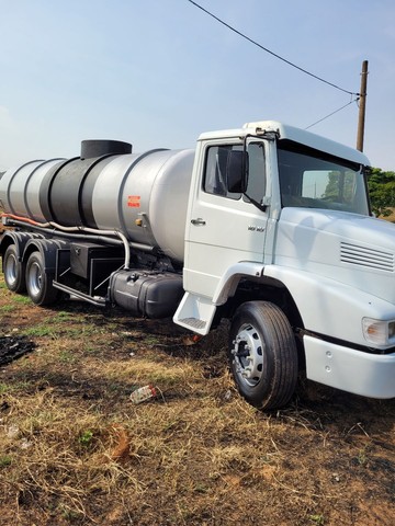 1618 COM TANQUE DE INOX E BOMBA 15.000L