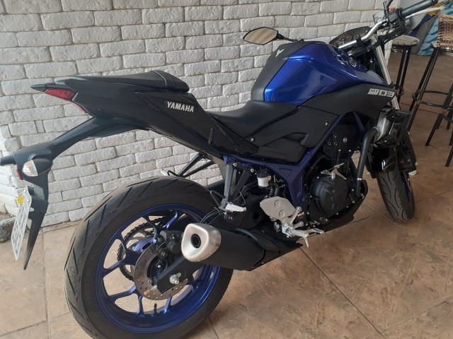 MOTO YAMAHA MT-03