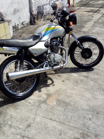 VENDE-SE MOTO OU TROCA