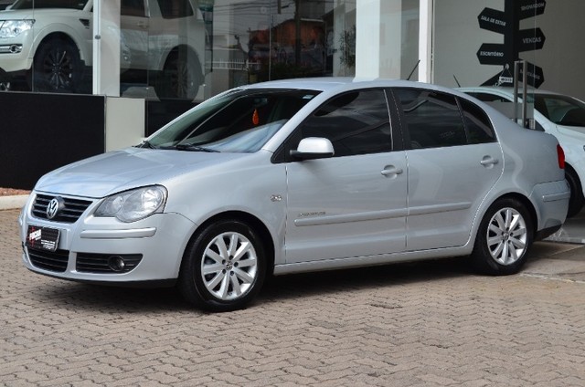 POLO SEDAN 1.6 COMFORTLINE IMPECÁVEL COMPLETO