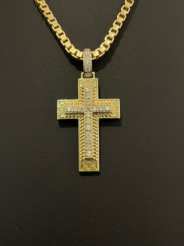 Pingente Crucifixo em Ouro 18K 750 com Diamantes - Foto 2