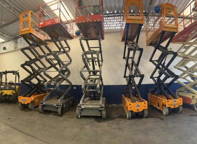 Locação de plataforma elevatória tesoura 08,10,15 m - Foto 3