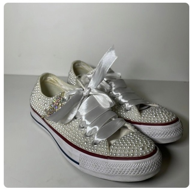 Allstar branco customizado com pérolas e pedrarias. - Foto 4