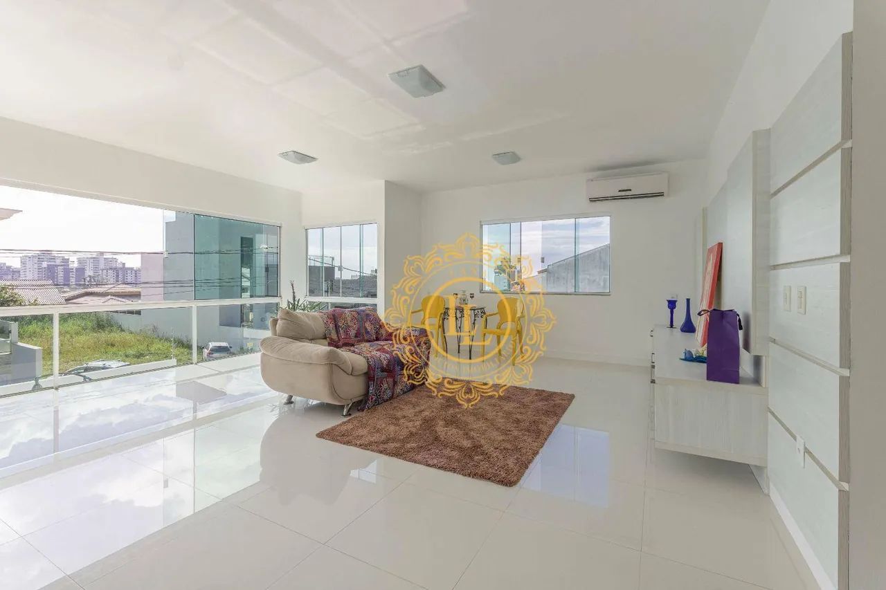Casa semi mobiliada com 4 dormitórios à venda, Praia dos Amores - Balneário Camboriú/SC