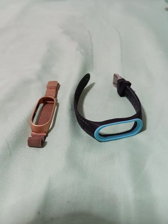 Vendo duas  Pulseira miband 4 semi novo - Foto 4