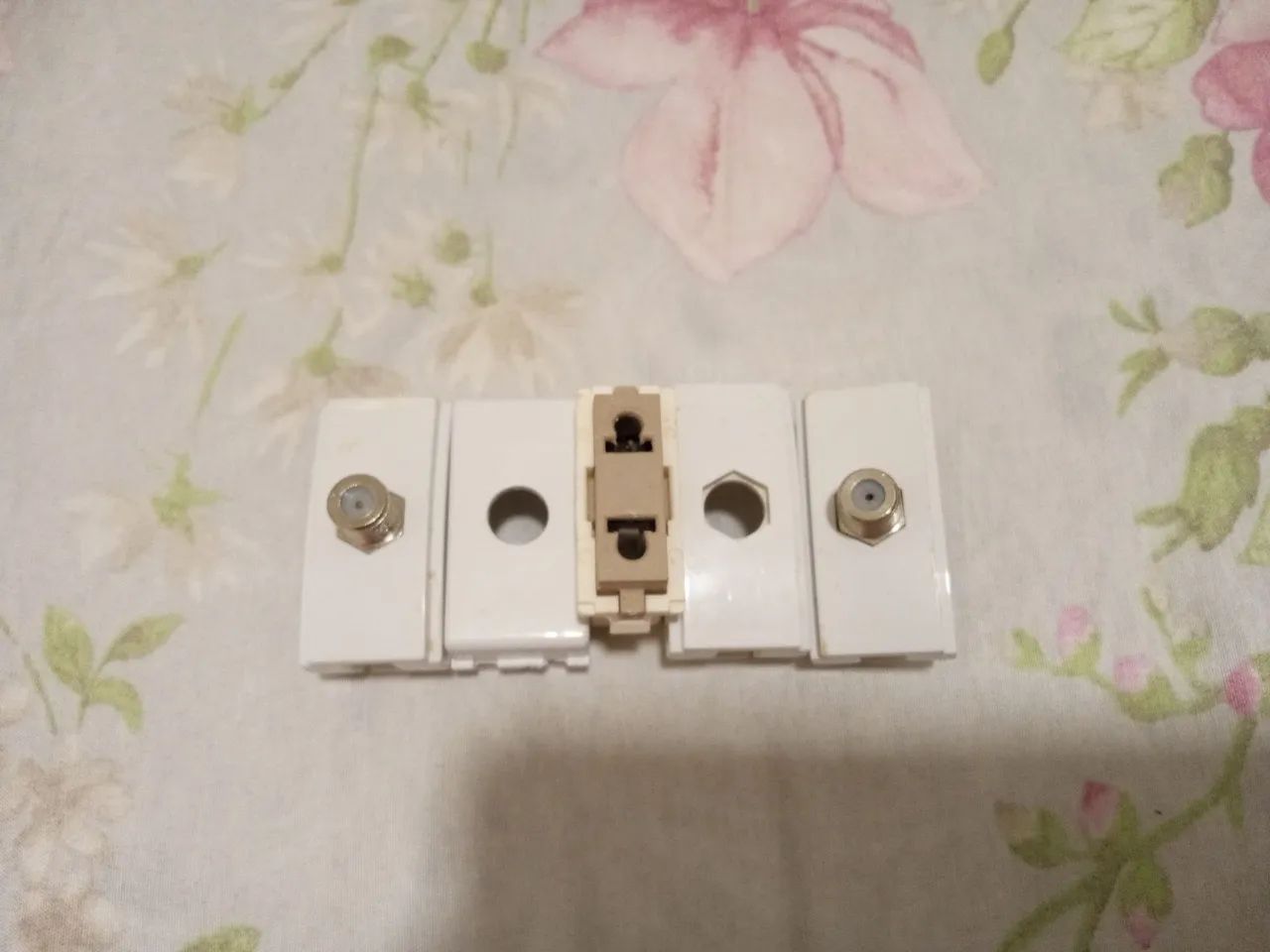 Tomadas e Interruptores 65093785337474121