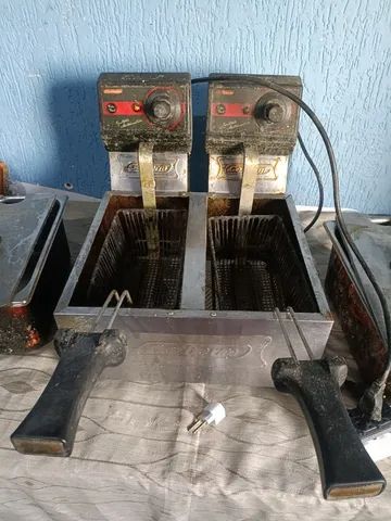 Fritadeira industrial funcionando 