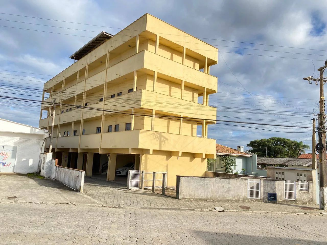Prédio com 15 apartamentos, 688,5m², a venda em Bal. Barra do Sul - Salinas
