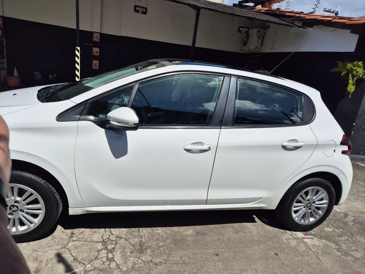 Peugeot 208 Allure 1.2 Flex 12V 5P Mec. 2018 - Foto 6