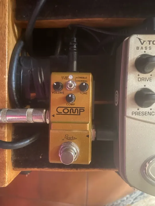 Pedal de Compressão Rowin para Guitarra-Bass