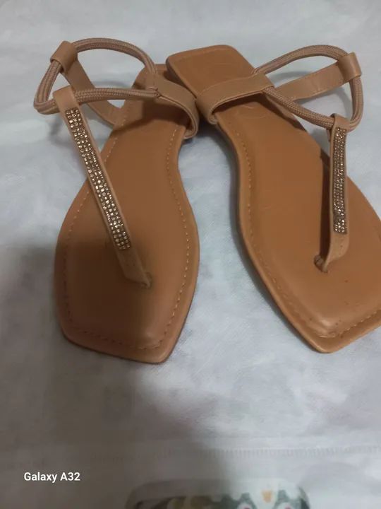 Sandálias Douradas com Strass - Foto 3