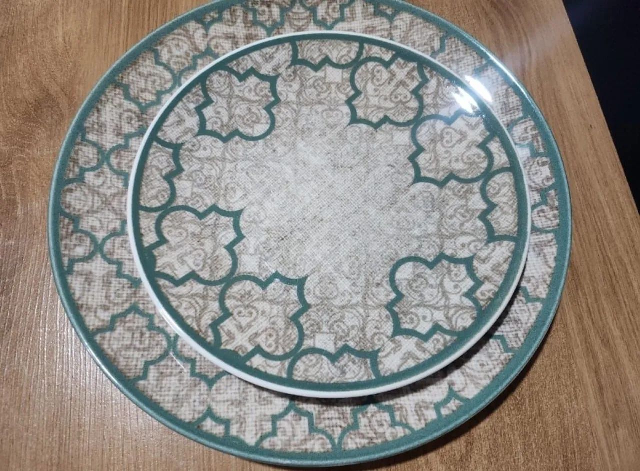 Jogo de pratos com design elegante