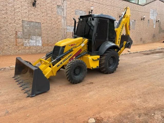 Retroescavadeira New Holland B90B Ano 2016
