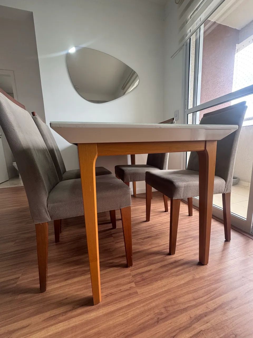 Mesa de jantar com quatro cadeiras 64276675408898124