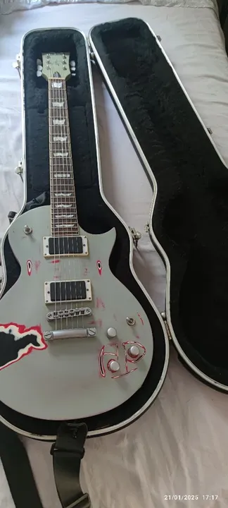 Guitarra ESP LTD modelo James Hetfield