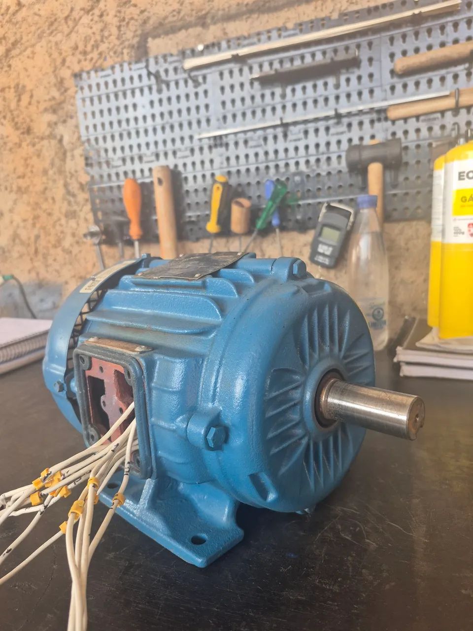 Motor WEG - 2,0 CV -  Trifásico- 4 pólos