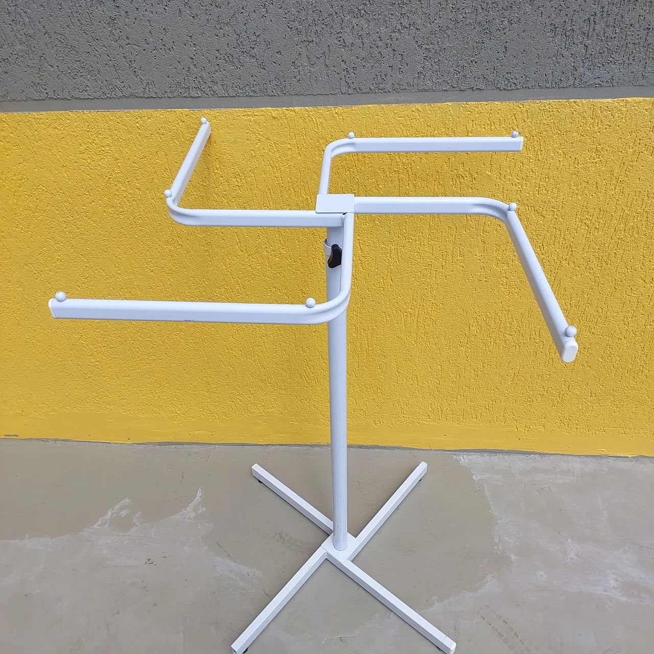 Arara de roupas giratória  - Foto 2