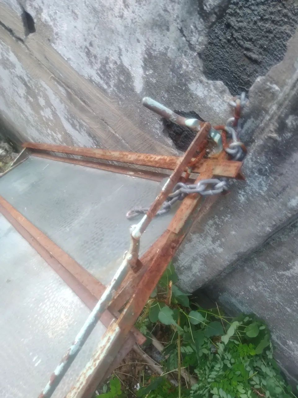 Basculante de ferro. 