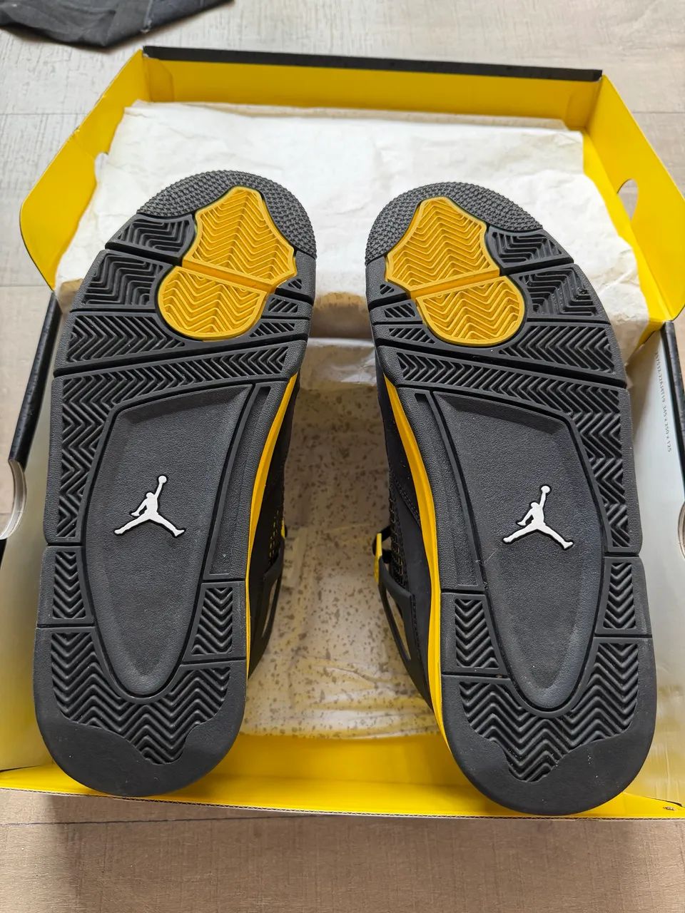 Air Jordan 4 Thunder Yellow Novíssimo  - Foto 3