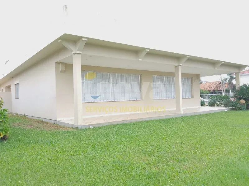 CASA DE ESQUINA COM 04 DORMITÓRIOS NO CENTRO DE TRAMANDAÍ - Foto 2