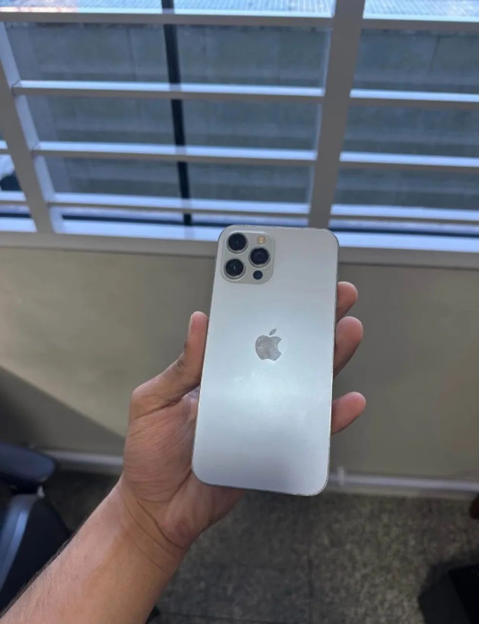 iPhone 12 pro max branco 256GB completo - Celulares e Smartphones