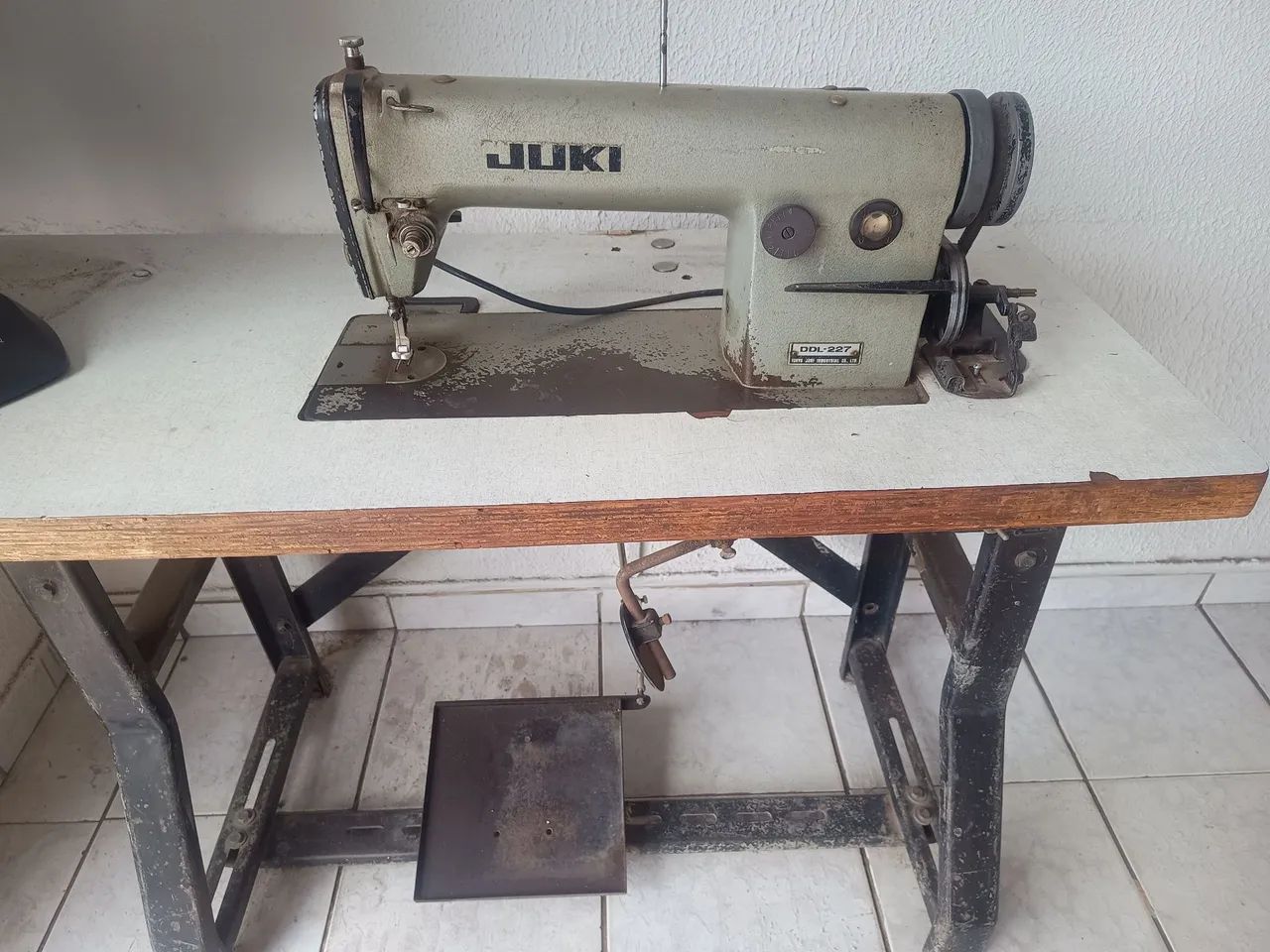 Máquina de costura industrial reta