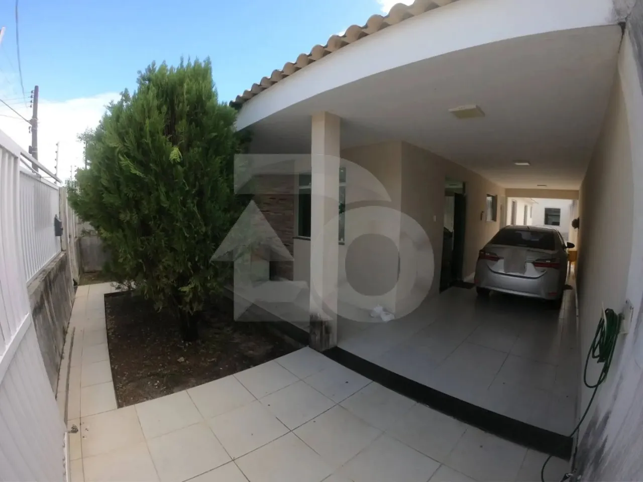 Casa com 300m² no Bairro Suissa com 3 Quartos e 3 Banheiros.