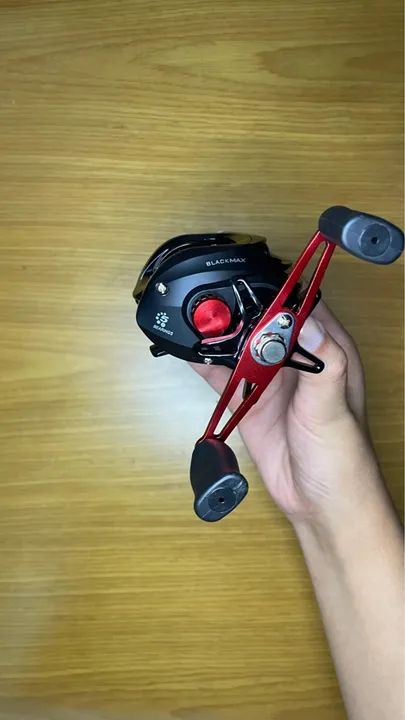 Carretilha Abu Garcia Black Max BMAX3 esquerdo cor preto - Foto 5