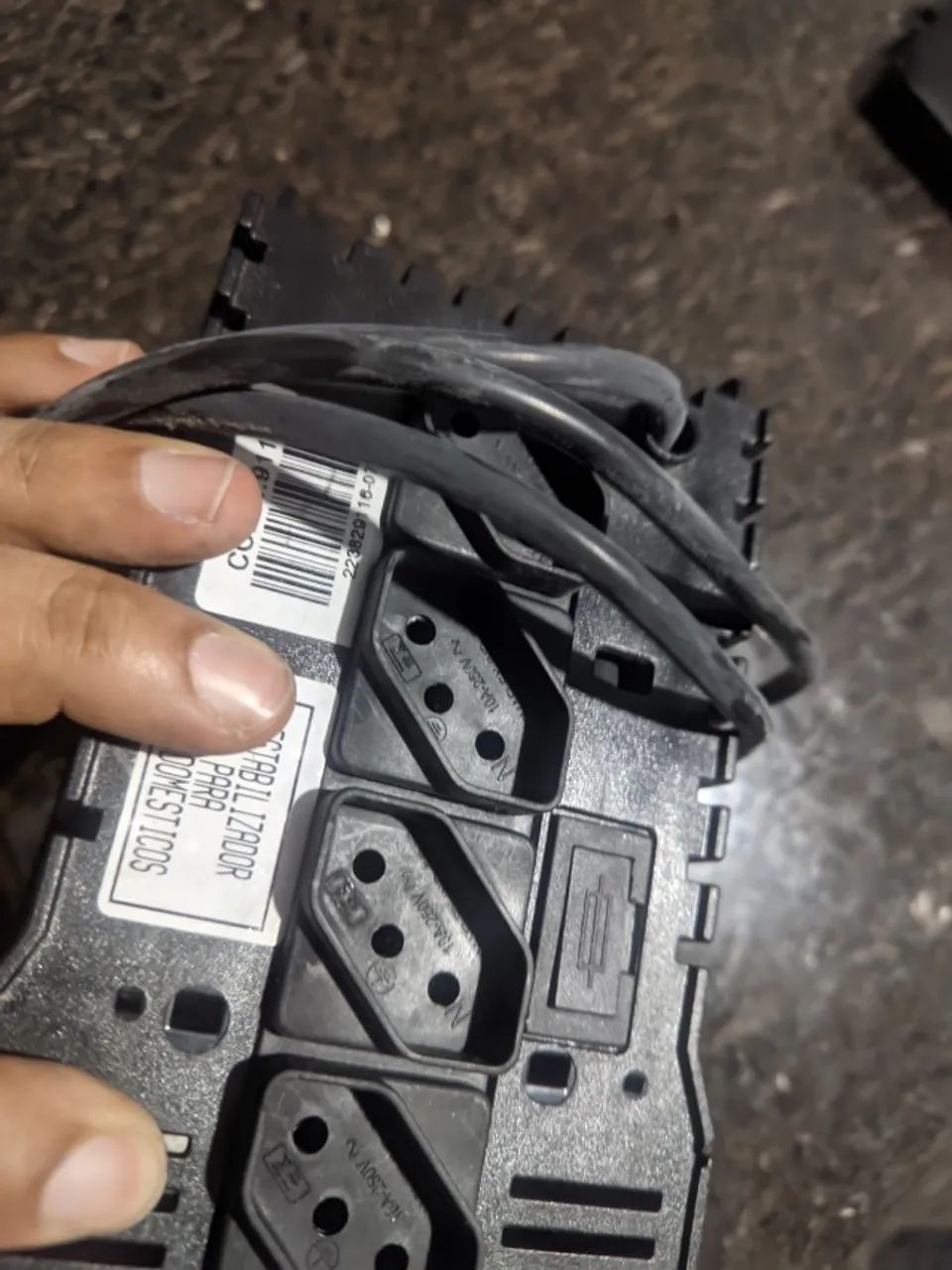 Estabilizador TS Shara Powerest 300VA, 4 Tomadas, Saida 115V, Entrada Bivolt, Preto  - Foto 2