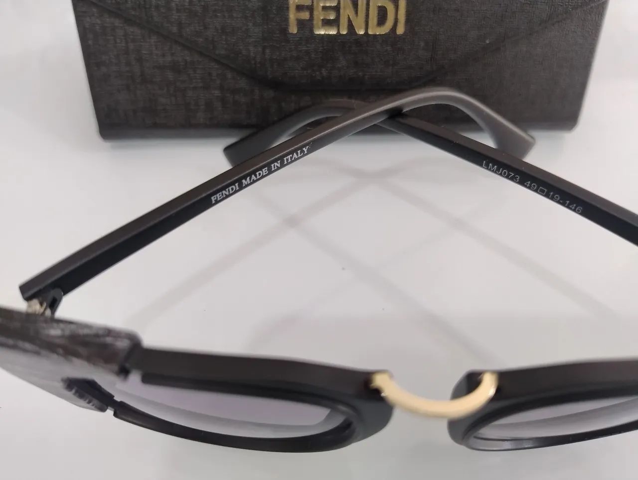 Óculos de sol Fendi novo na caixa  - Foto 2
