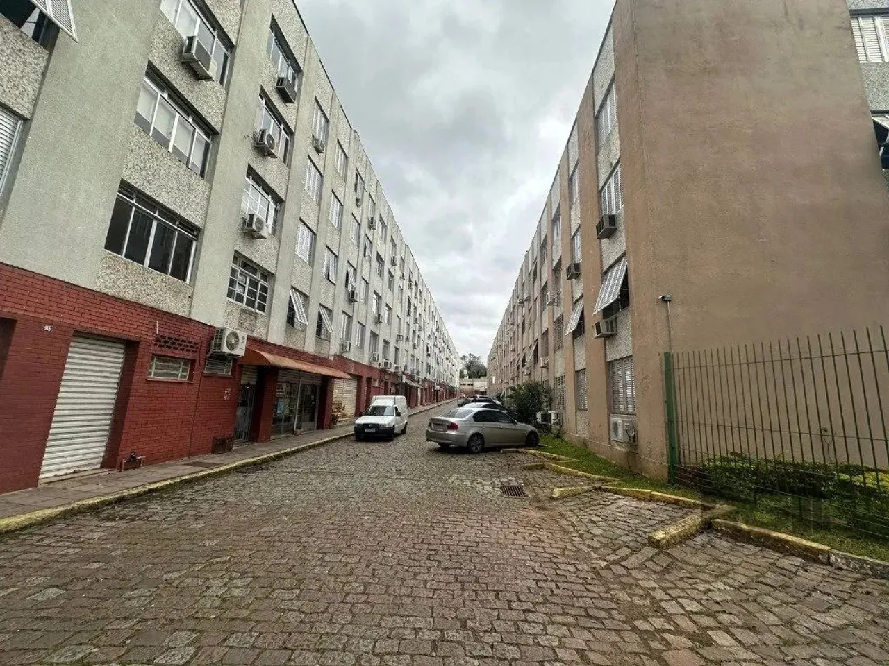 Vende-se apartamento 2 quartos espaçosos com vaga rotatirva próximo ao Mãe de Deus - 54m²