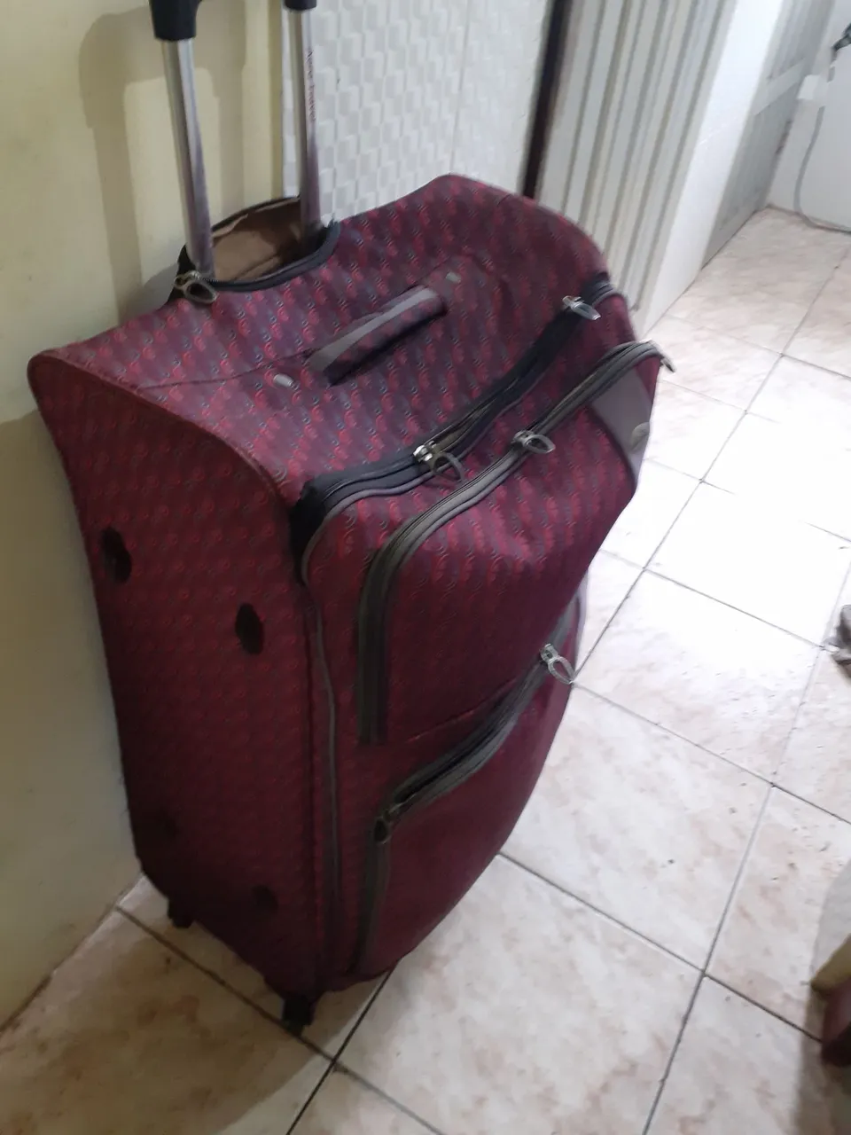 Mala de viagem espaçosa e resistente