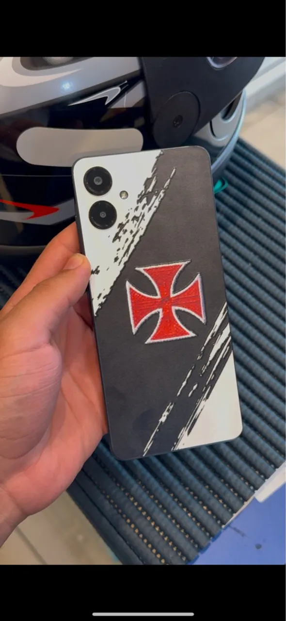 Película de proteção personalizada para o verso de celular.