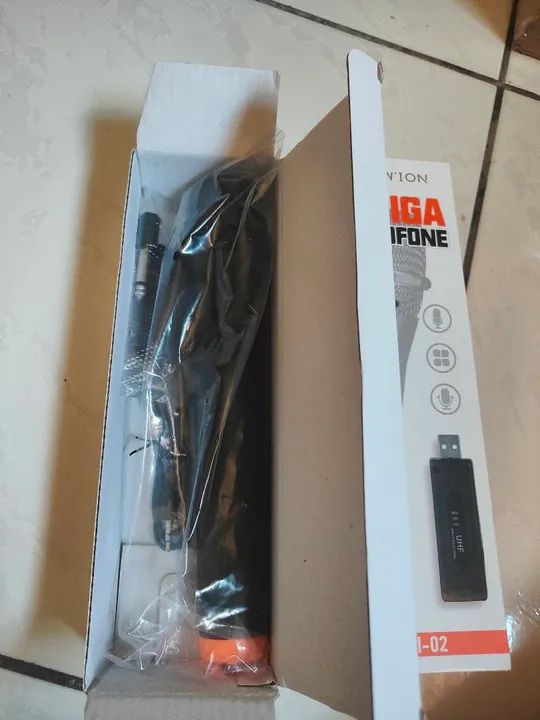 Microfone dinâmico sem fio UHF novo  - Foto 4