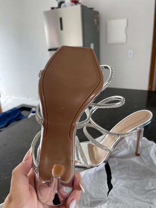 Sandálias de Salto Alto Prateadas com Strass - Foto 3