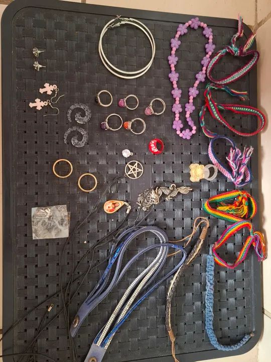 Bijuterias diversas (O LOTE com + de 30 itens)