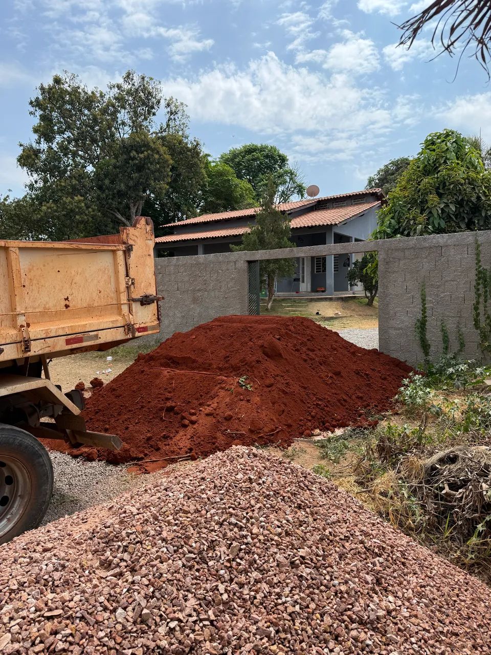 Terra vermelha limpa - Aterro limpo