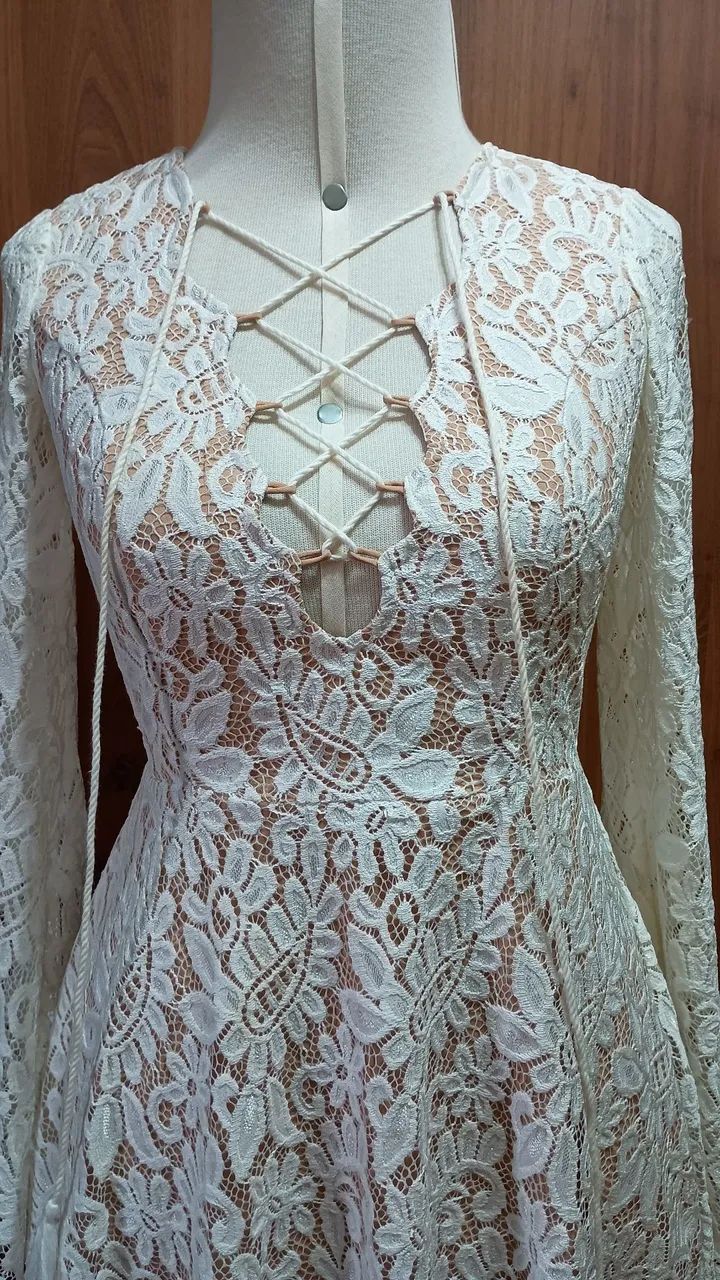 Vestido rendado off White curto Forever 21 - Foto 2