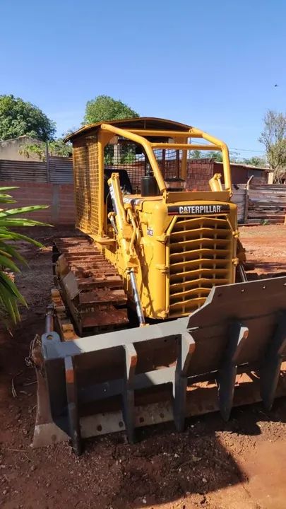 Trator de Esteira Caterpillar D4D Embreagem Usado
