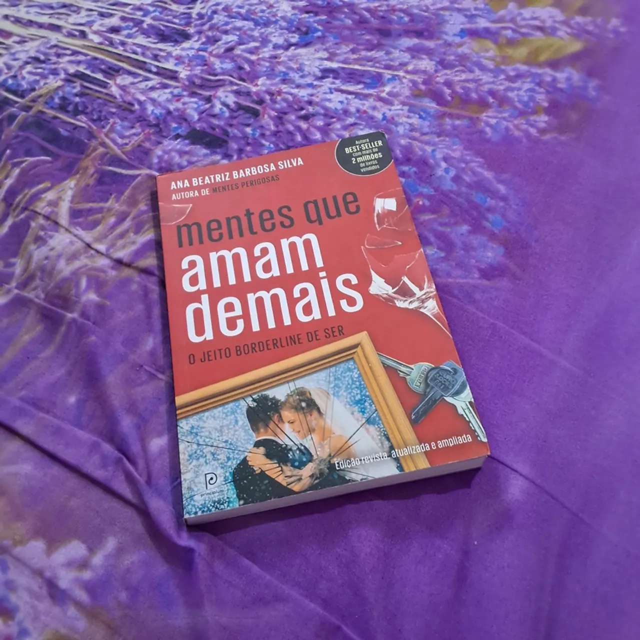 LIVRO MENTES QUE AMAM DEMAIS