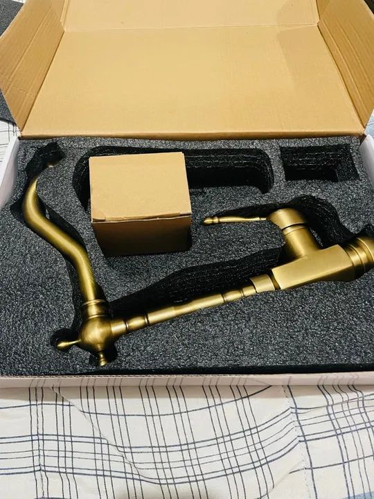 Torneira de Cozinha Dourada - Estilo Clássico