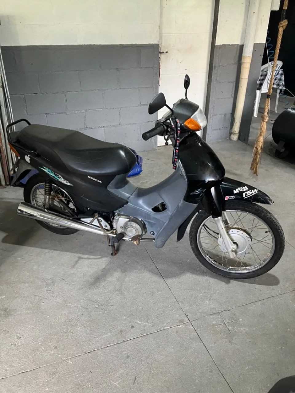 Honda Biz 100 Preta (2002)
