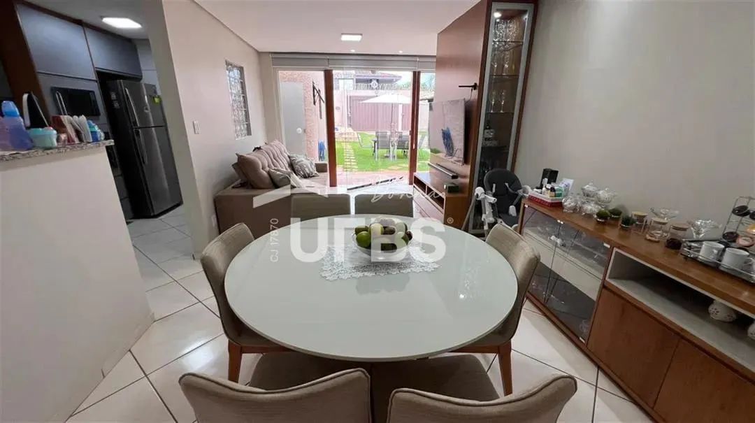 Vendo - Casa Térrea de rua em Avenida no Jardim América, com piscina - Foto 5